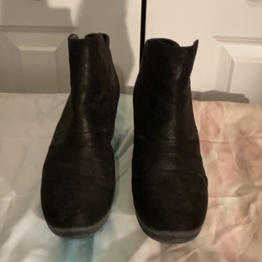Skechers Black Ankle Booties with Faux Suede Finish